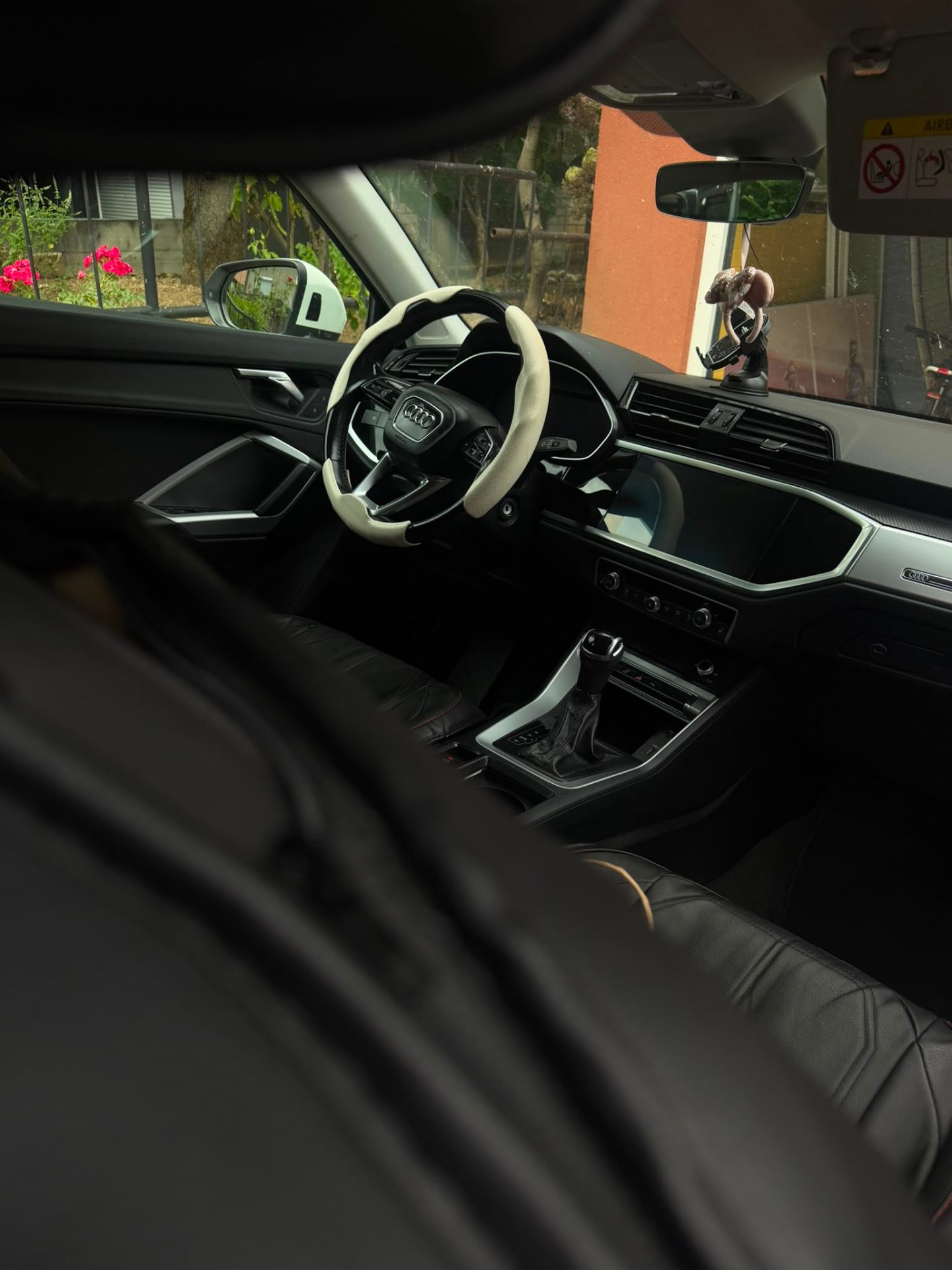 KOVR Audi Q3 detail — Cabin overview